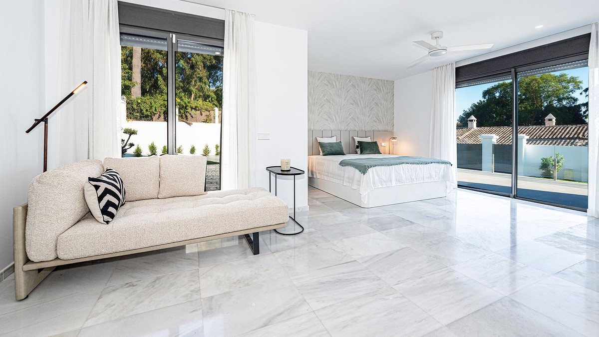 5 Bedroom Villa for Sale in Marbella — 5