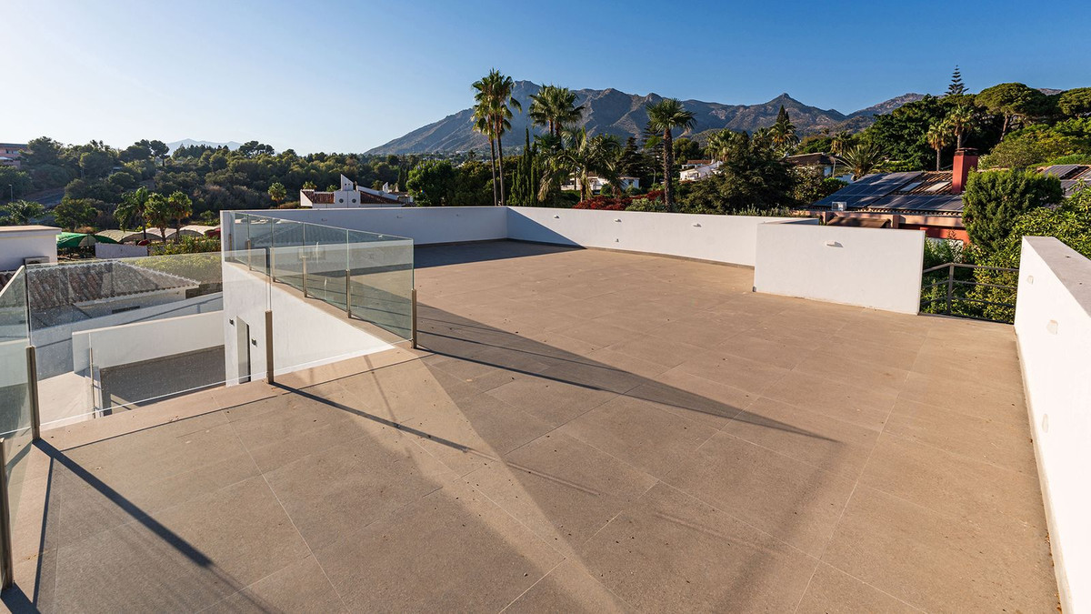 5 Bedroom Villa for Sale in Marbella — 8
