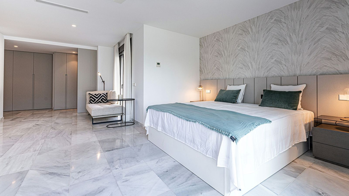 5 Bedroom Villa for Sale in Marbella — view 10