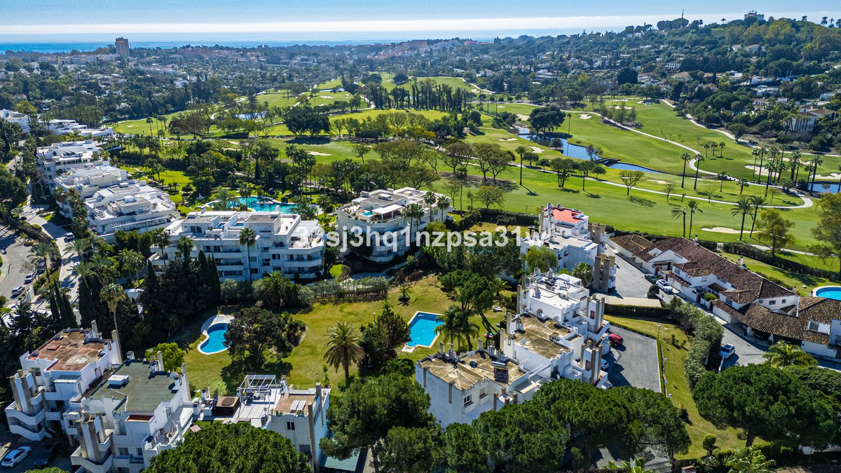 3 Bedroom Apartment for Sale in Nueva Andalucía — 2