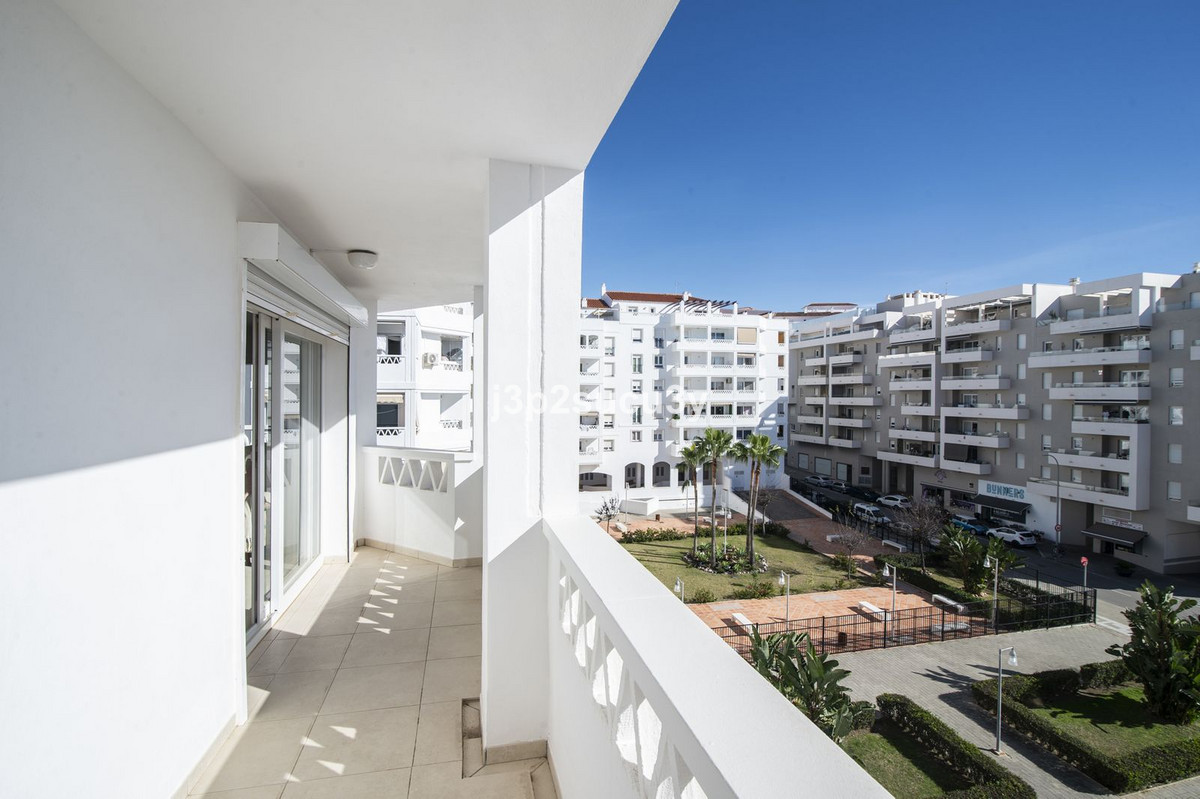4 Bedroom Apartment for Sale in La Campana — 2