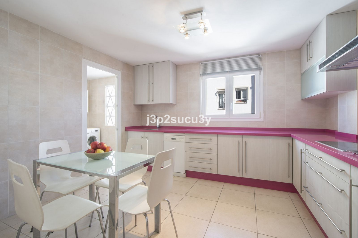 4 Bedroom Apartment for Sale in La Campana — 3