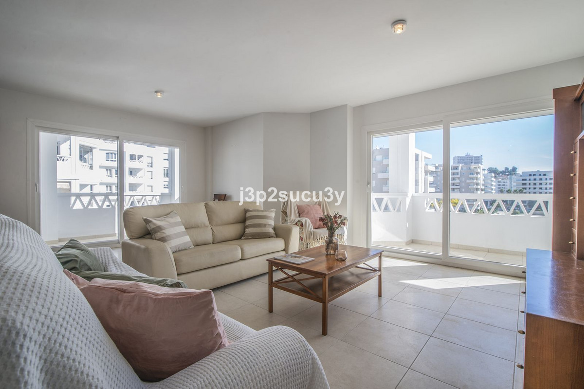 4 Bedroom Apartment for Sale in La Campana — 8