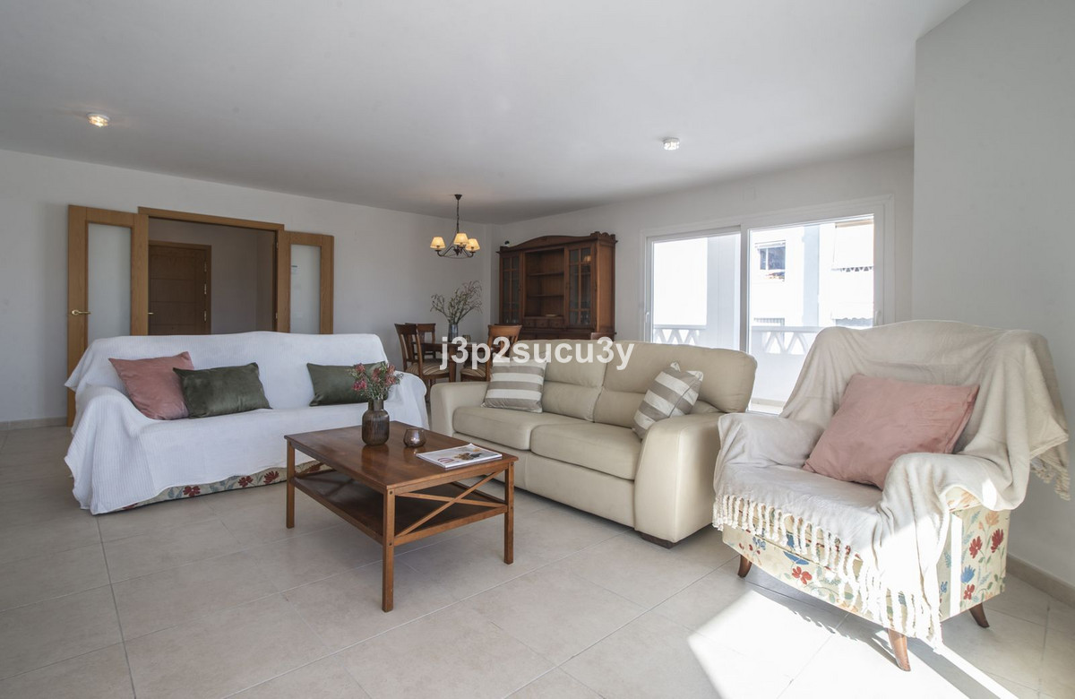 4 Bedroom Apartment for Sale in La Campana — 9
