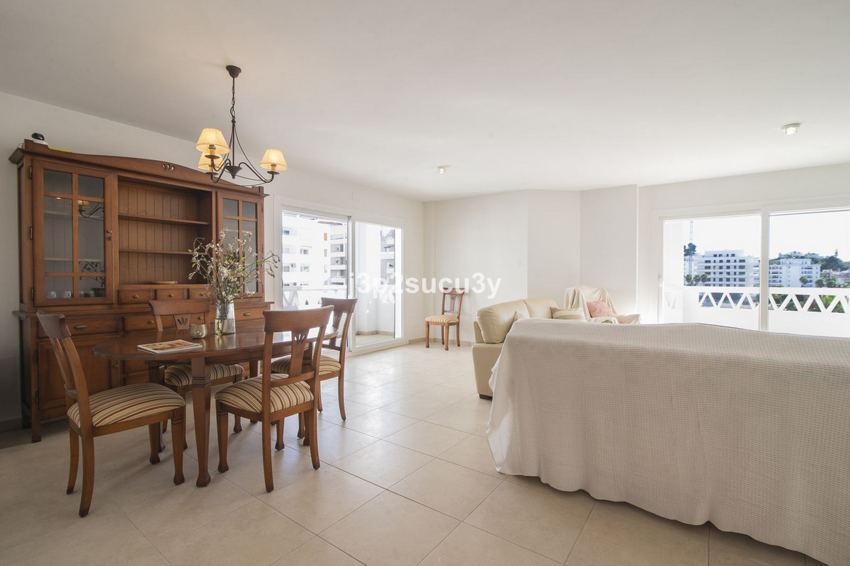 4 Bedroom Apartment for Sale in La Campana — view 10