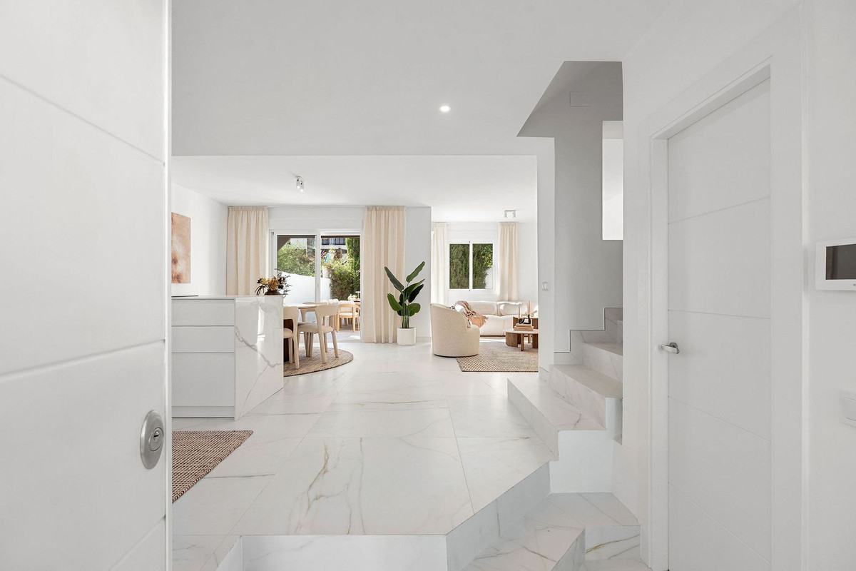 3 Bedroom Villa for Sale in Nueva Andalucía — 2