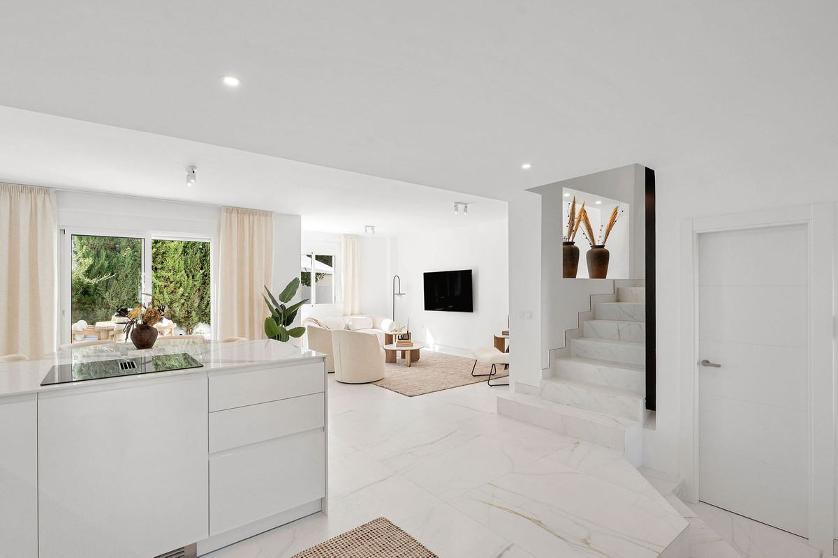 3 Bedroom Villa for Sale in Nueva Andalucía — 3