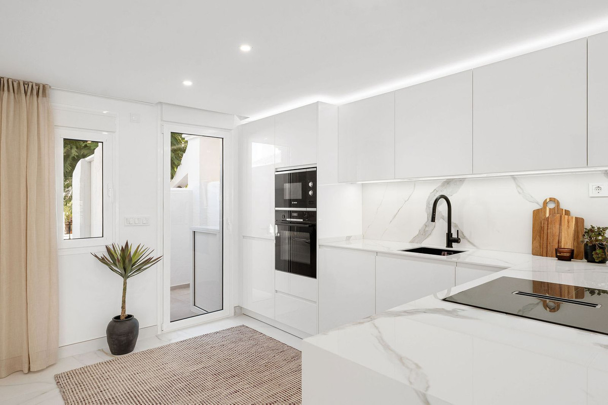 3 Bedroom Villa for Sale in Nueva Andalucía — 4