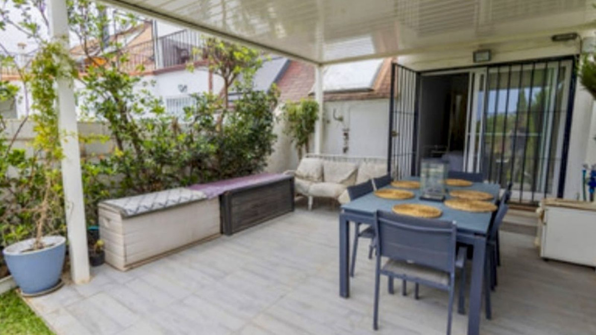 4 Bedroom Villa for Sale in Estepona