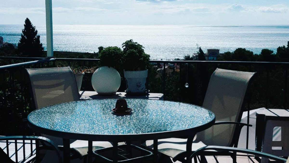 4 Bedroom Villa for Sale in Estepona — 2