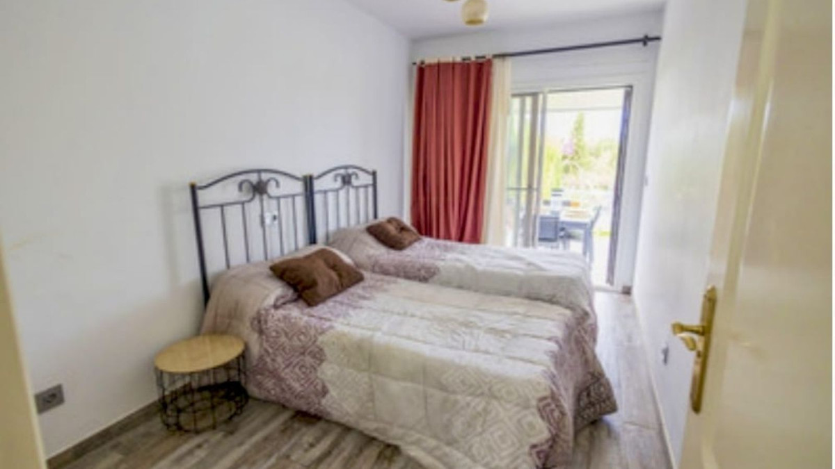 4 Bedroom Villa for Sale in Estepona — 8
