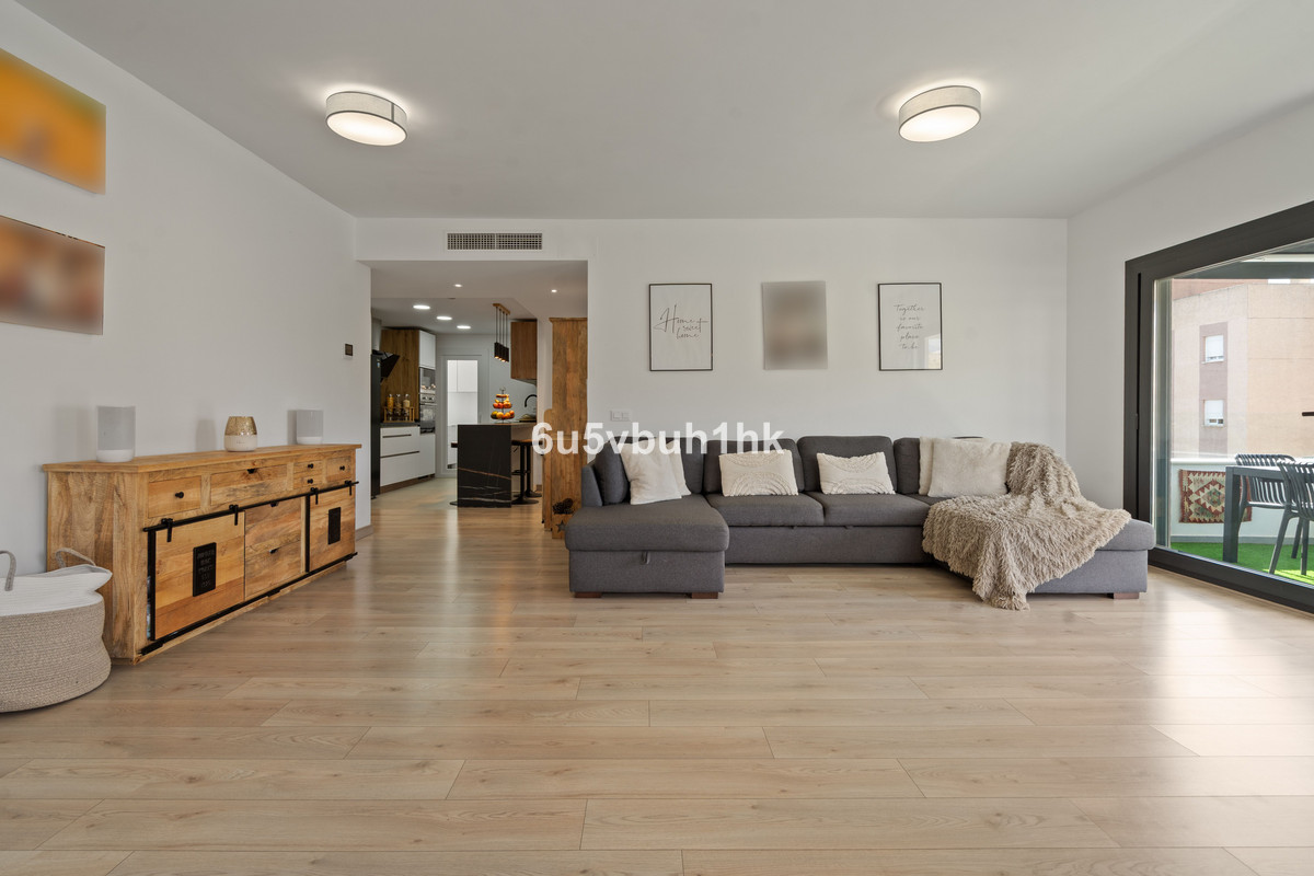 4 Bedroom Apartment for Sale in Estepona — 2