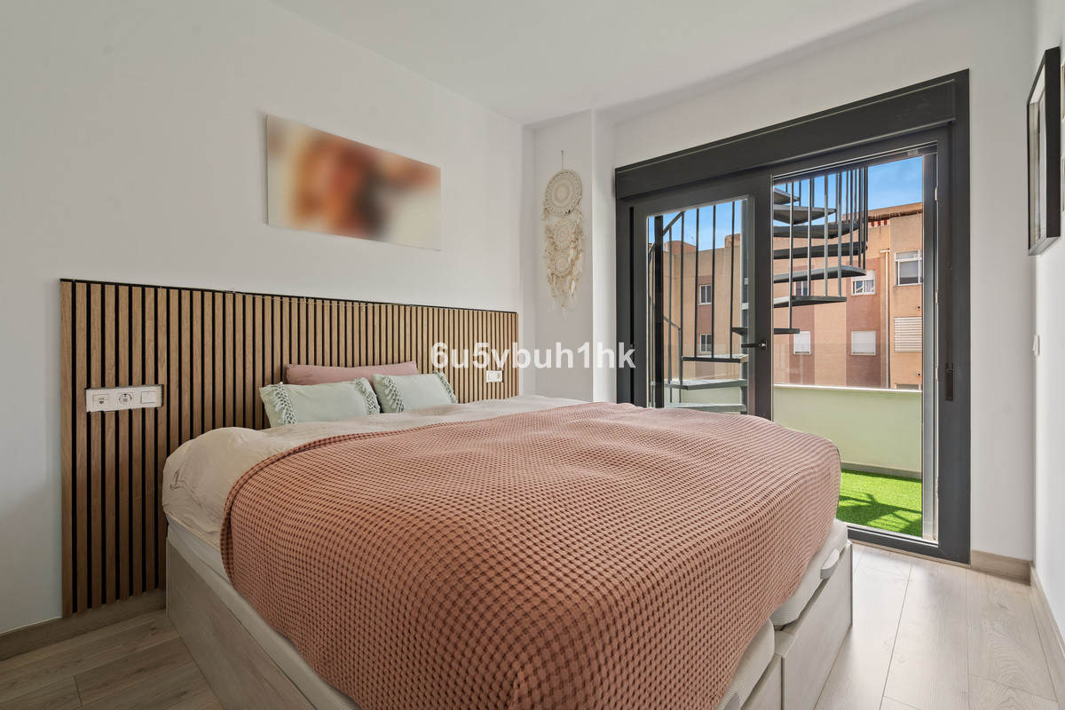 4 Bedroom Apartment for Sale in Estepona — view 11