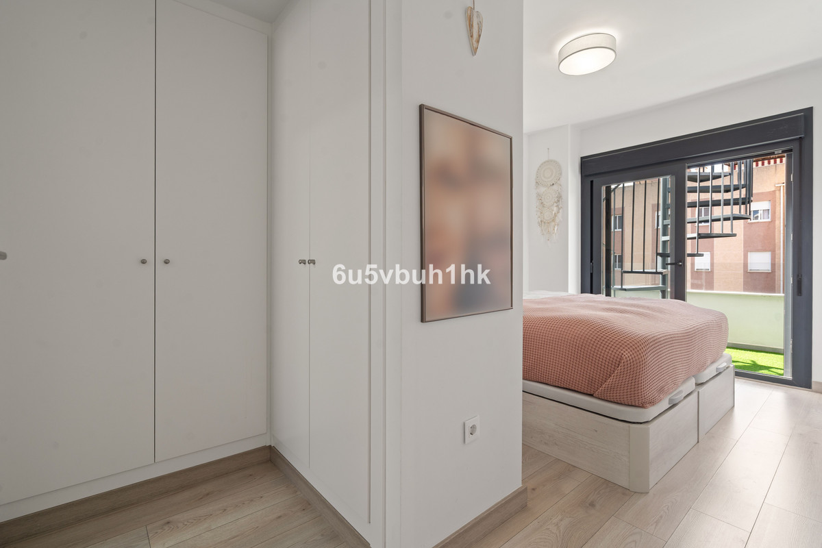 4 Bedroom Apartment for Sale in Estepona — view 12
