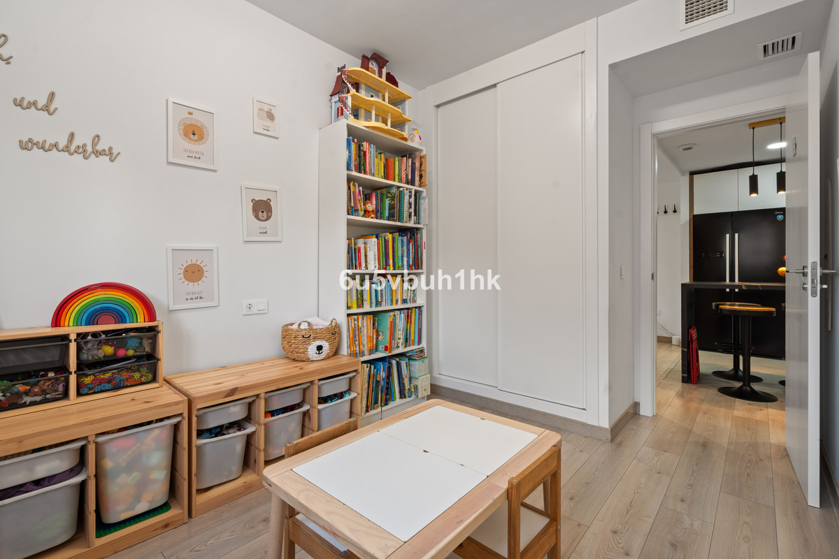 4 Bedroom Apartment for Sale in Estepona — view 15
