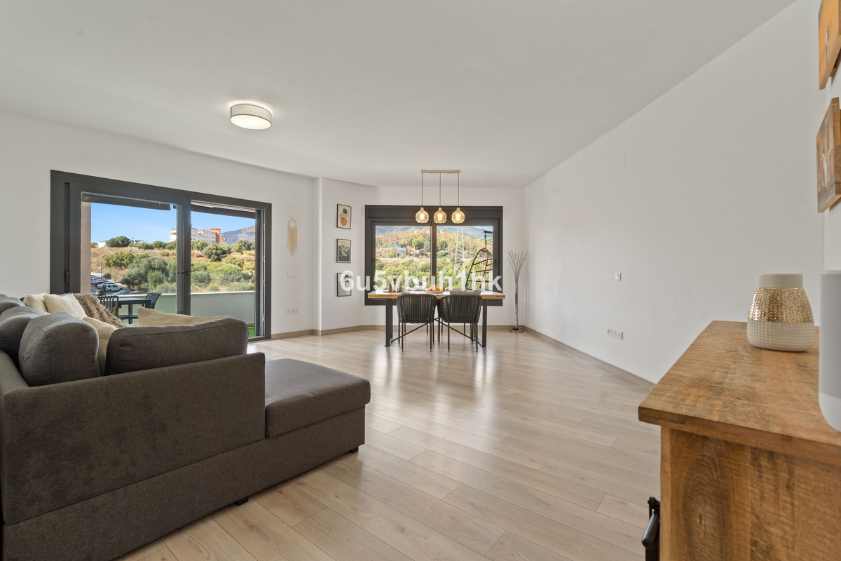 4 Bedroom Apartment for Sale in Estepona — 3