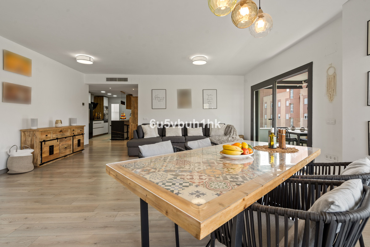 4 Bedroom Apartment for Sale in Estepona — 4