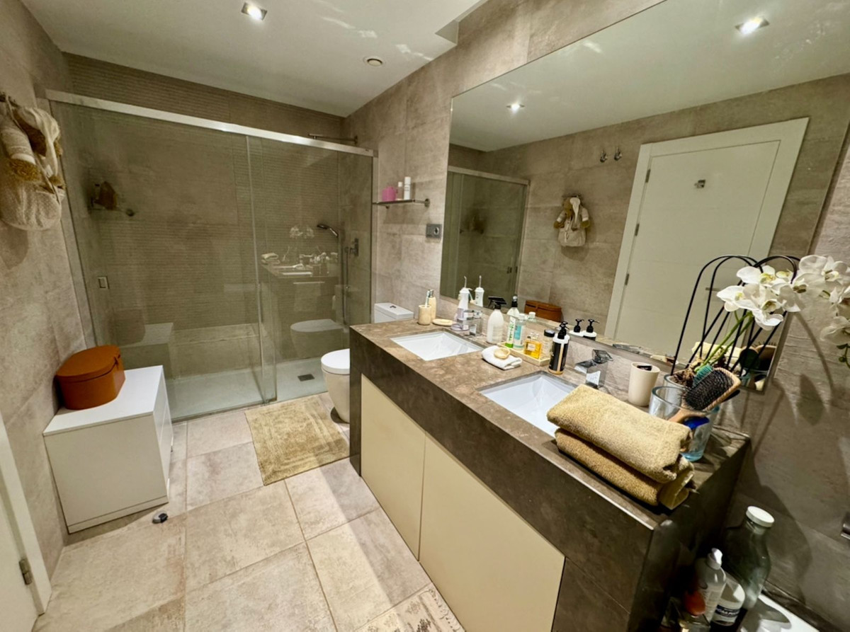 2 Bedroom Apartment for Sale in Marbella — view 10