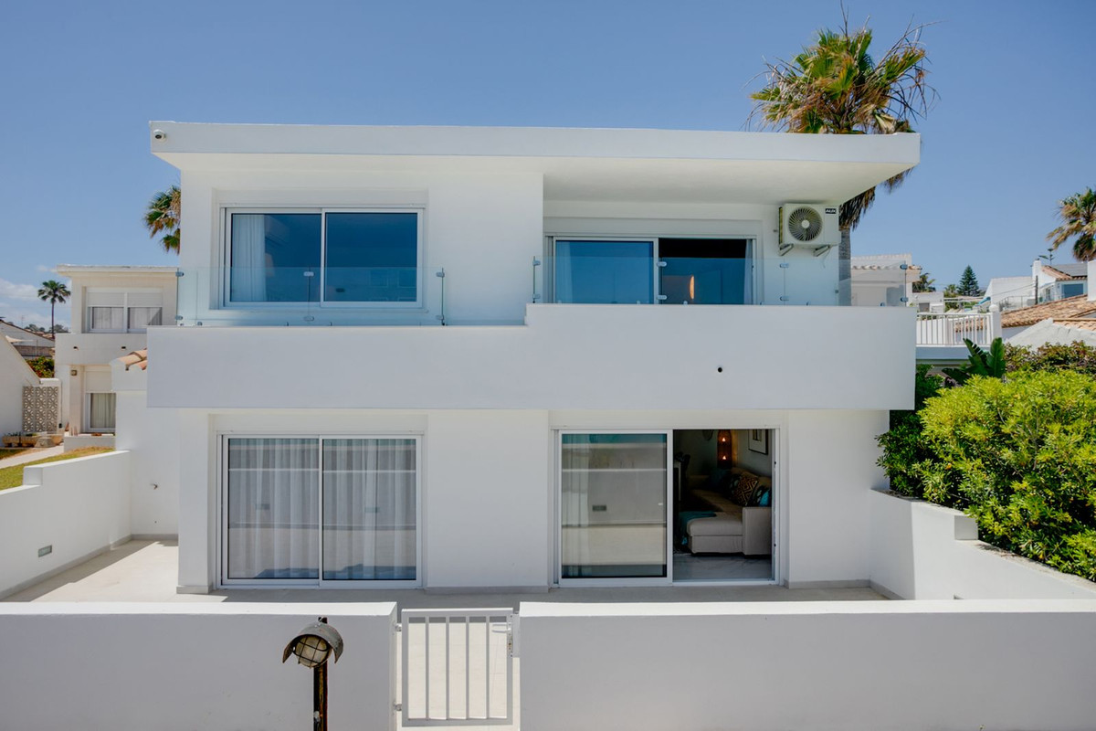 3 Bedroom Villa for Sale in Estepona — 2