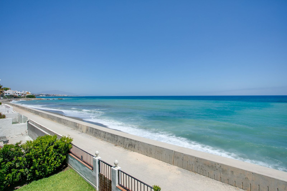 3 Bedroom Villa for Sale in Estepona — 3