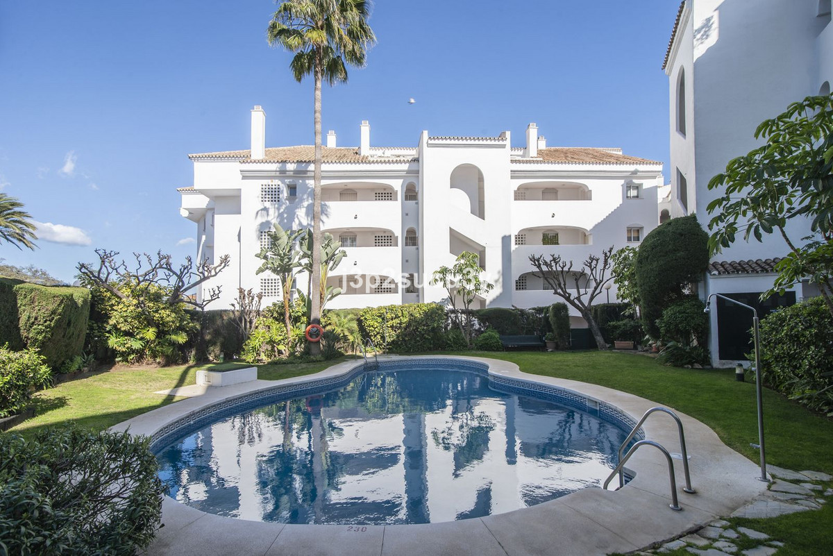 3 Bedroom Apartment for Sale in Guadalmina Baja
