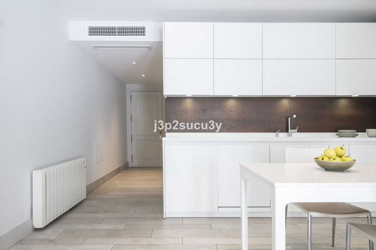 3 Bedroom Apartment for Sale in Guadalmina Baja — 2