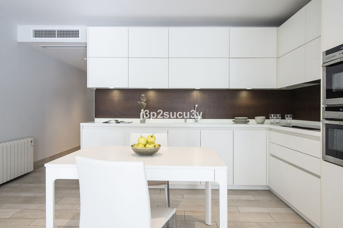 3 Bedroom Apartment for Sale in Guadalmina Baja — 3
