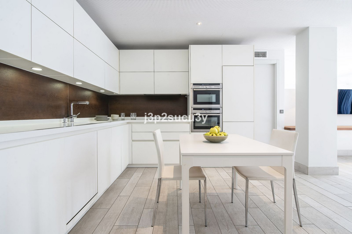 3 Bedroom Apartment for Sale in Guadalmina Baja — 4