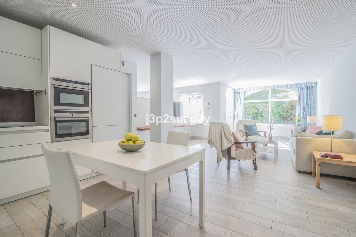 3 Bedroom Apartment for Sale in Guadalmina Baja — 6