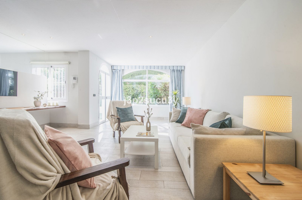 3 Bedroom Apartment for Sale in Guadalmina Baja — 7