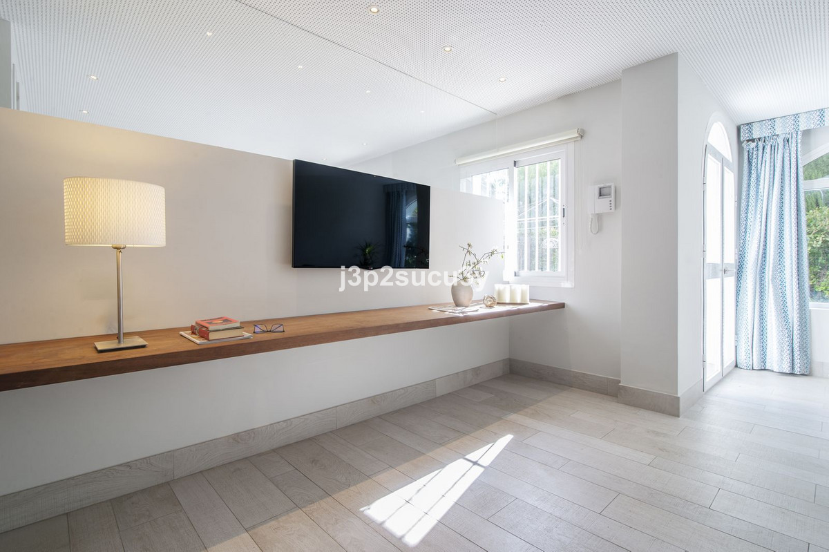 3 Bedroom Apartment for Sale in Guadalmina Baja — view 10