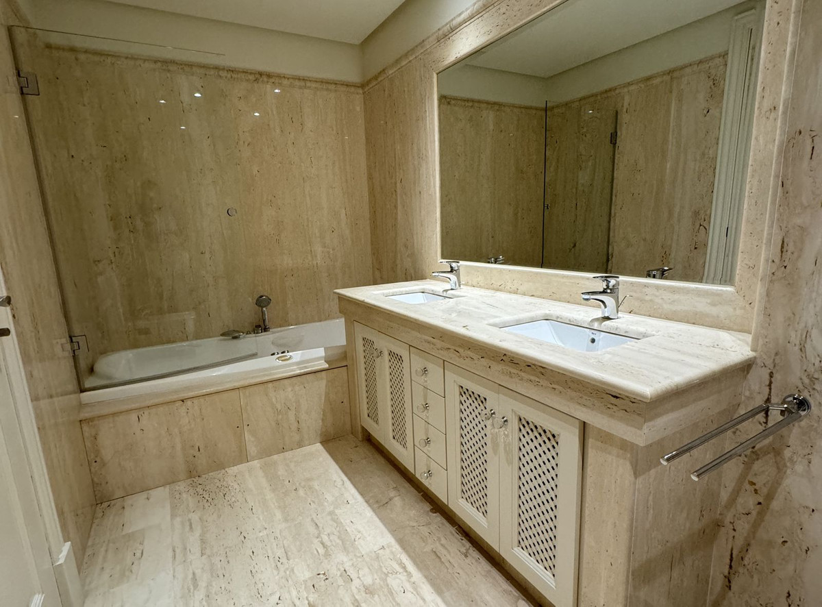 2 Bedroom Apartment for Sale in Estepona — 7