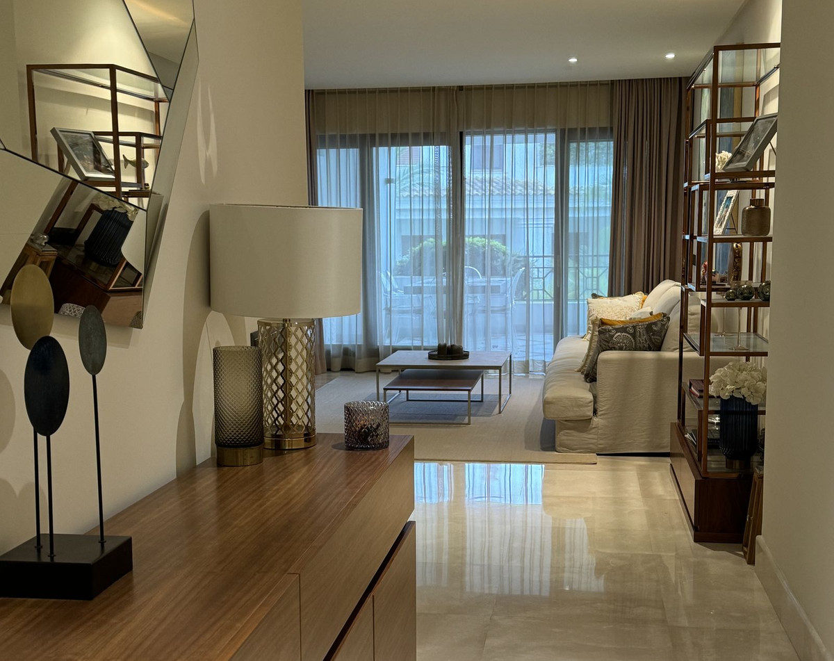 2 Bedroom Apartment for Sale in Estepona — 8