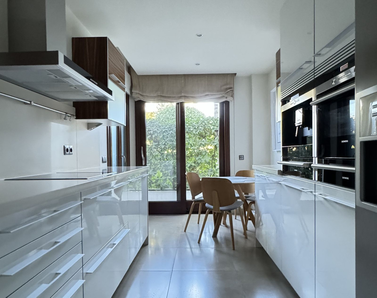 2 Bedroom Apartment for Sale in Estepona — 9