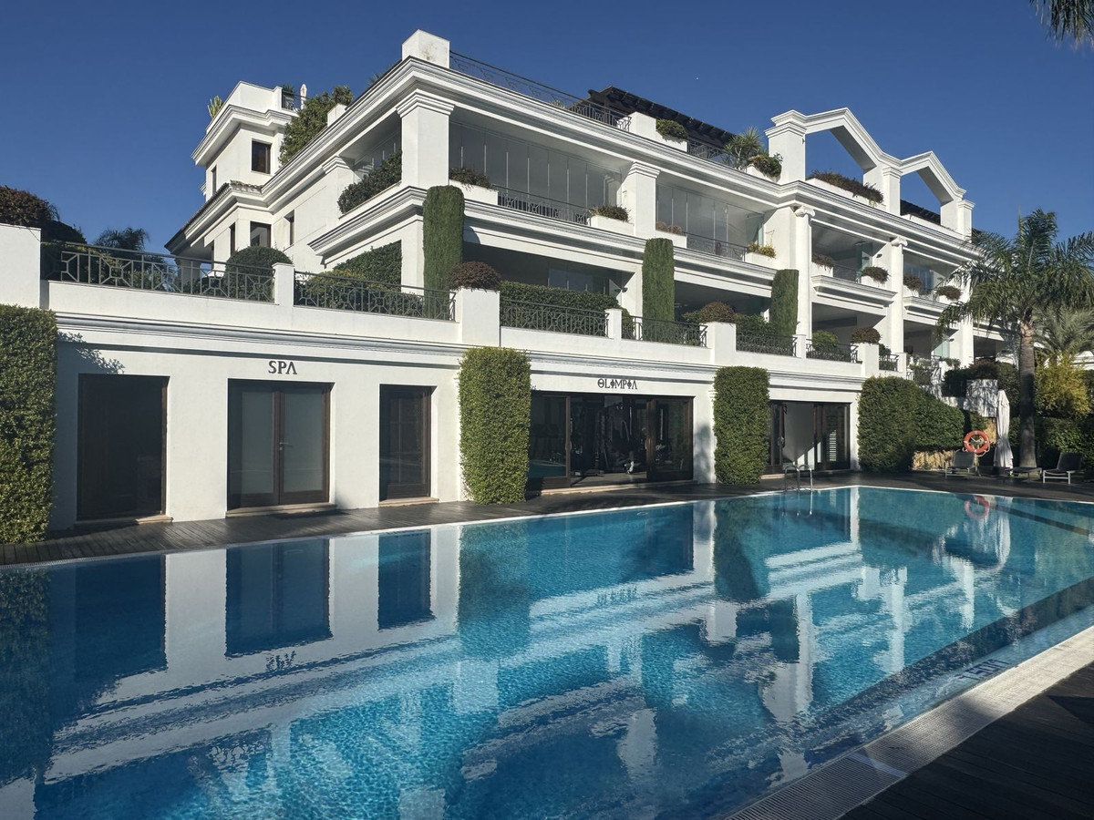 2 Bedroom Apartment for Sale in Estepona — view 10