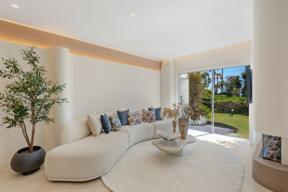 3 Bedroom Apartment for Sale in Costalita — 3