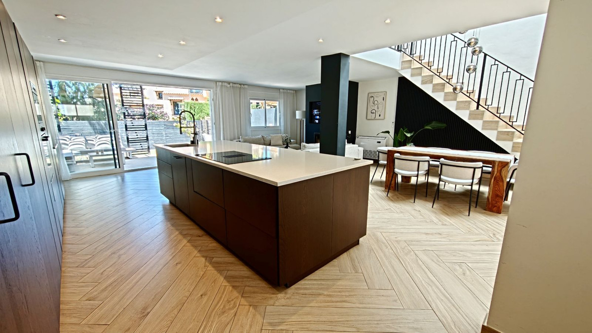 4 Bedroom Villa for Sale in Atalaya — 4