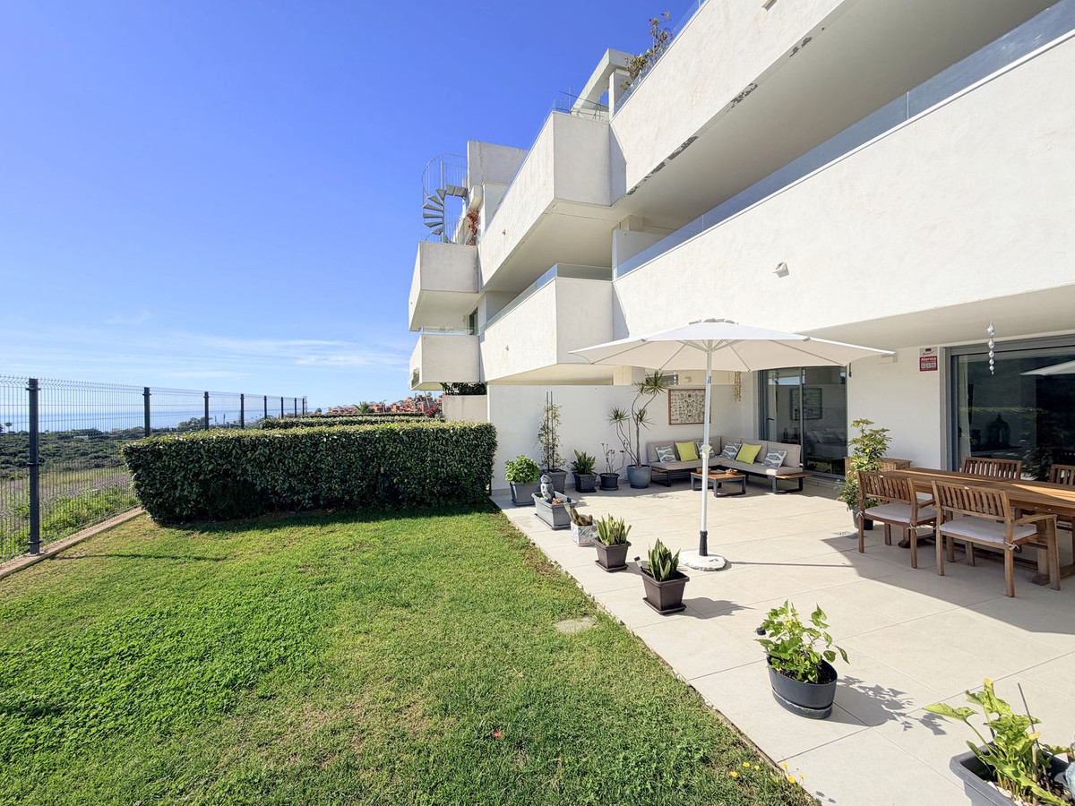 3 Bedroom Apartment for Sale in Estepona — view 10