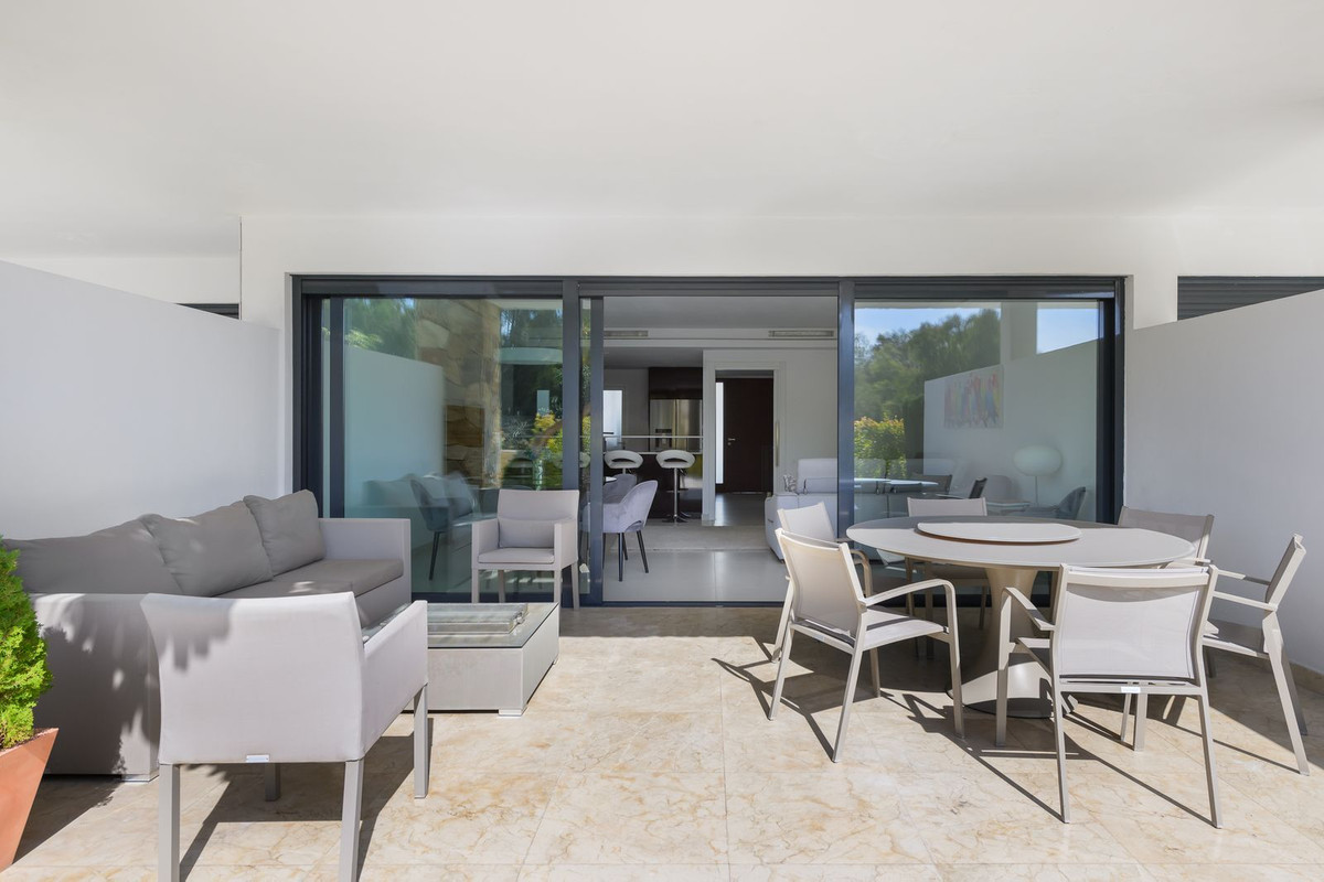 3 Bedroom Villa for Sale in The Golden Mile — view 10