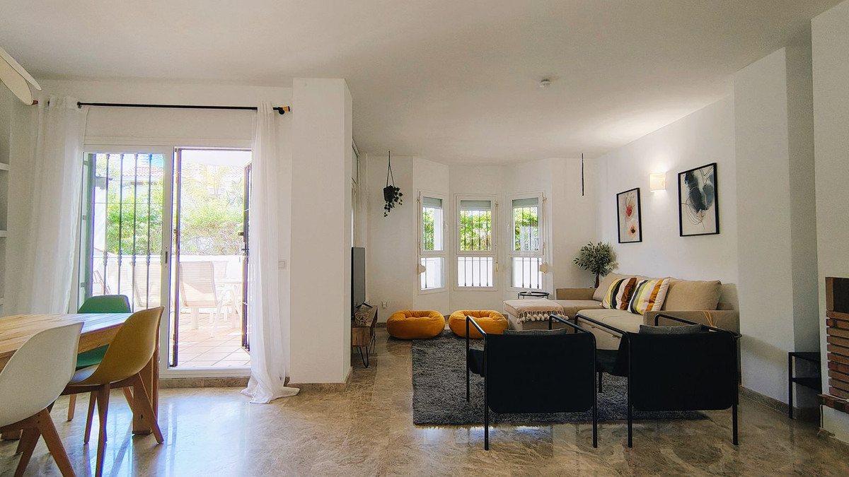 3 Bedroom Apartment for Sale in Nueva Andalucía — 3
