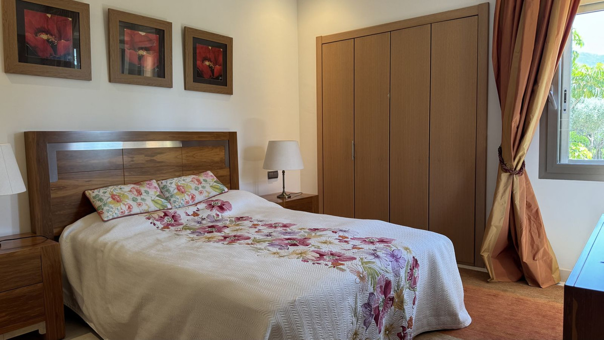 3 Bedroom Apartment for Sale in Sierra Blanca — view 10