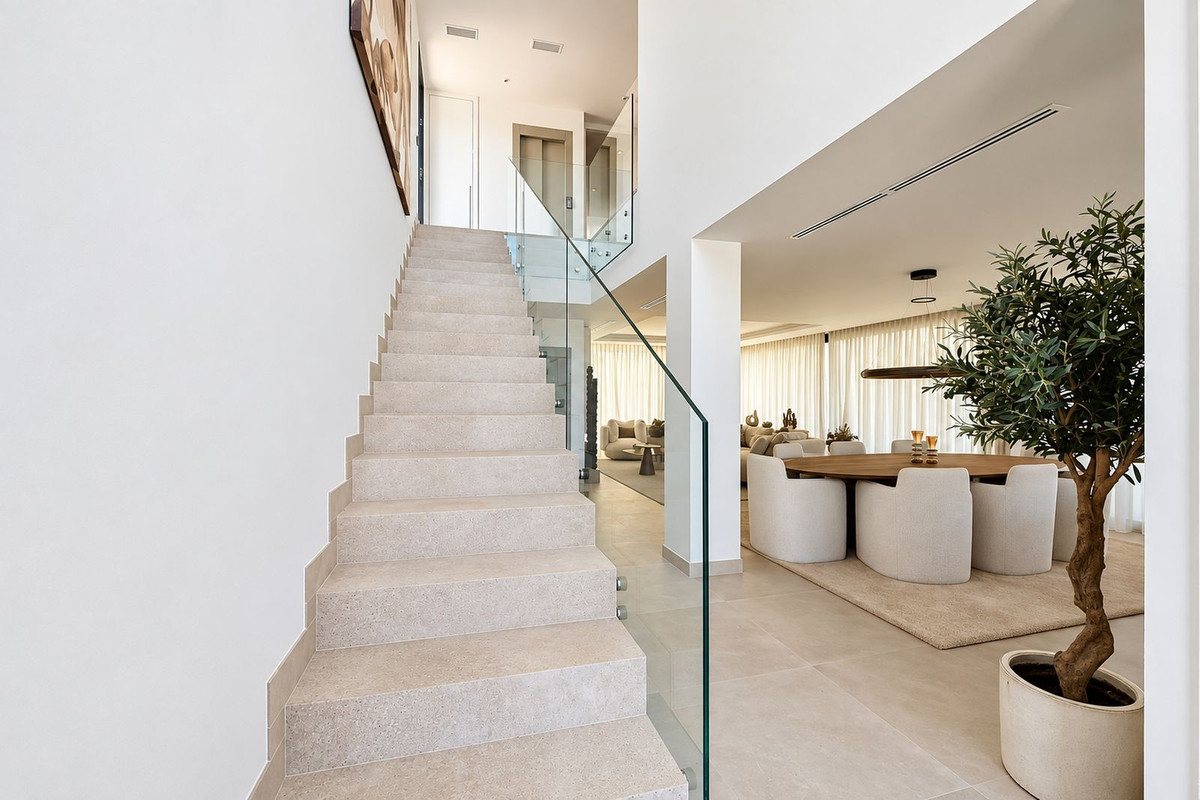 5 Bedroom Villa for Sale in Nagüeles — view 15