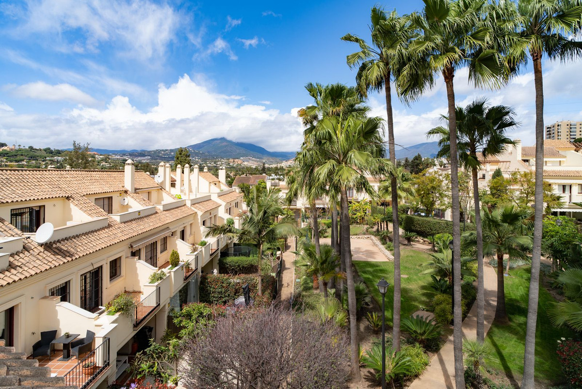 4 Bedroom Villa for Sale in Nueva Andalucía