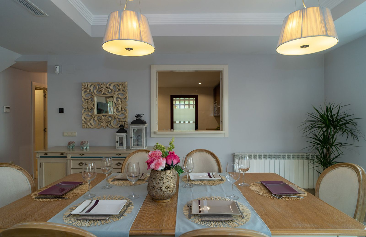 4 Bedroom Villa for Sale in Nueva Andalucía — view 14