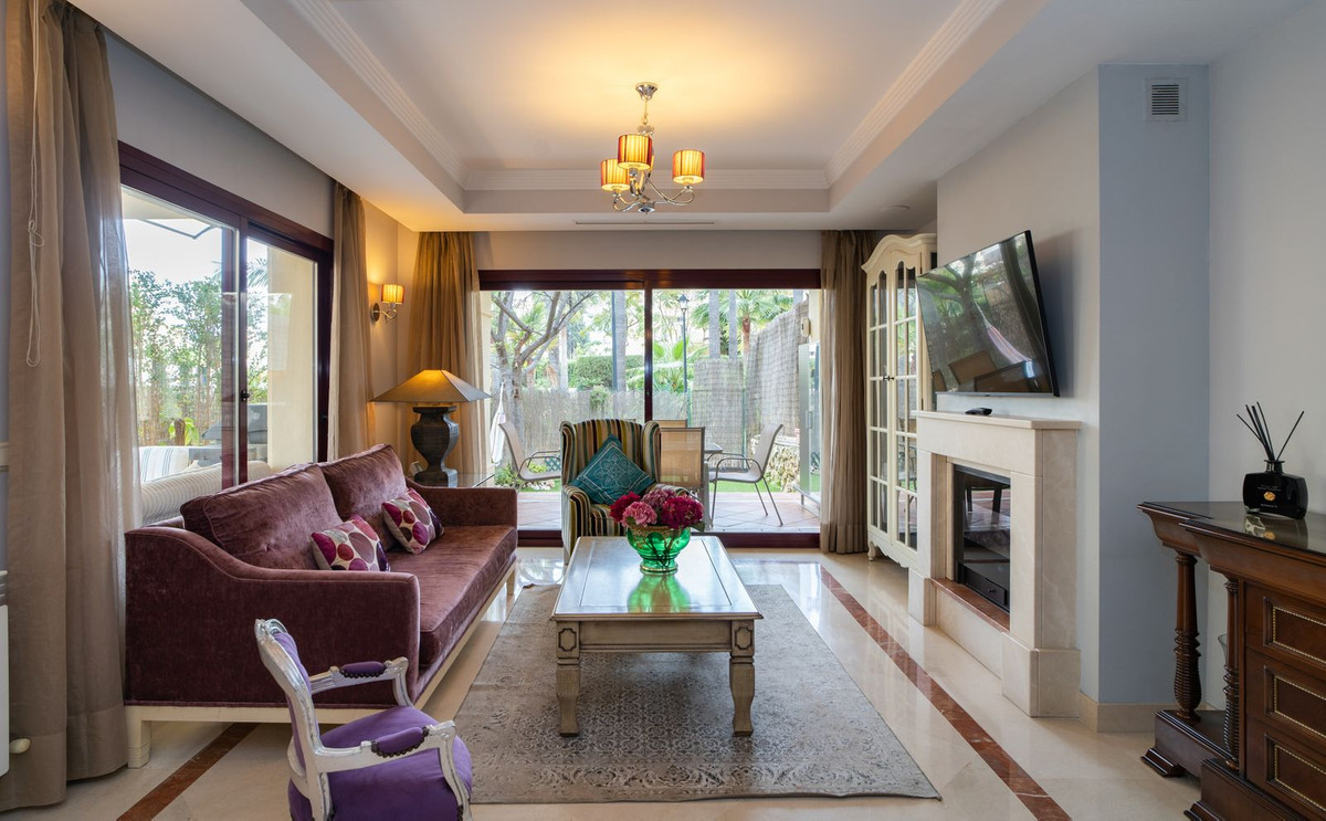 4 Bedroom Villa for Sale in Nueva Andalucía — 3