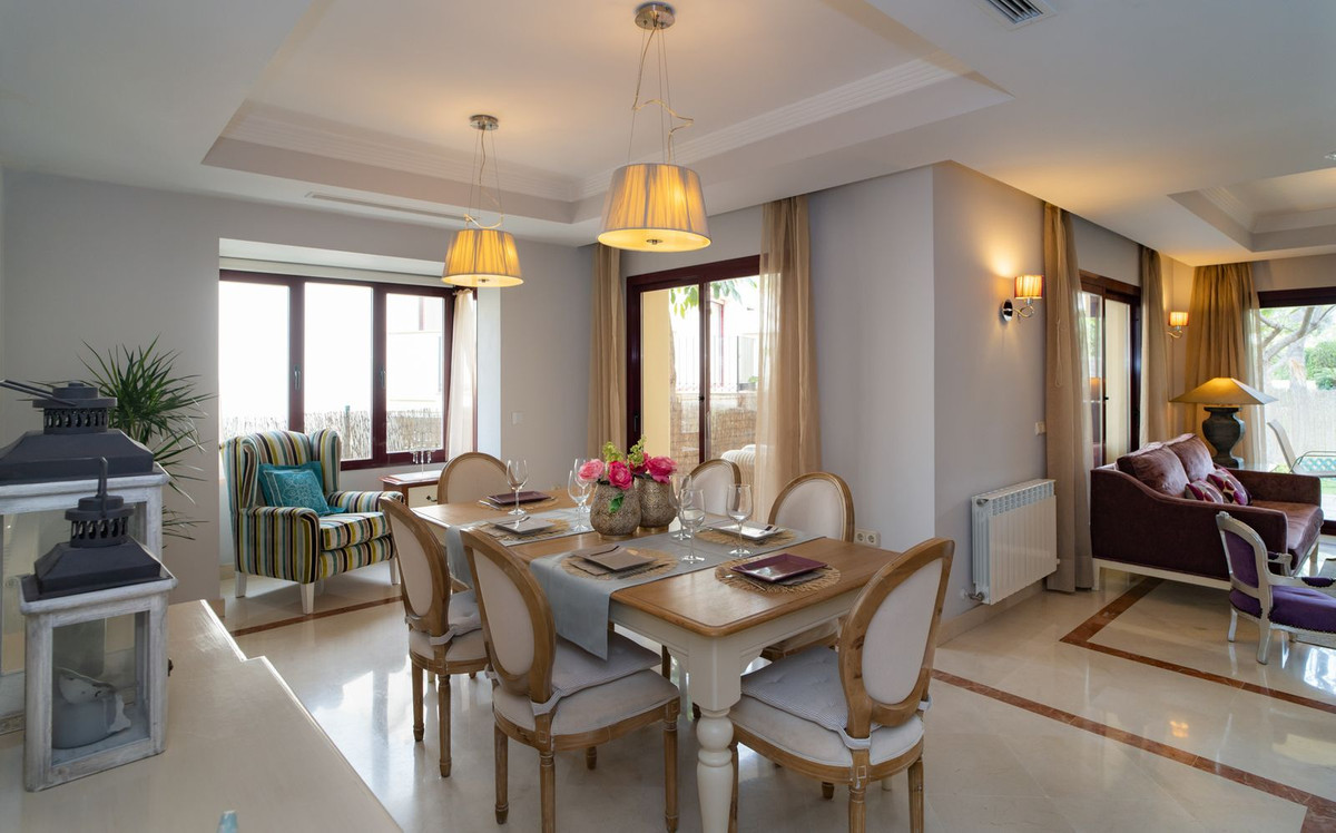 4 Bedroom Villa for Sale in Nueva Andalucía — 4