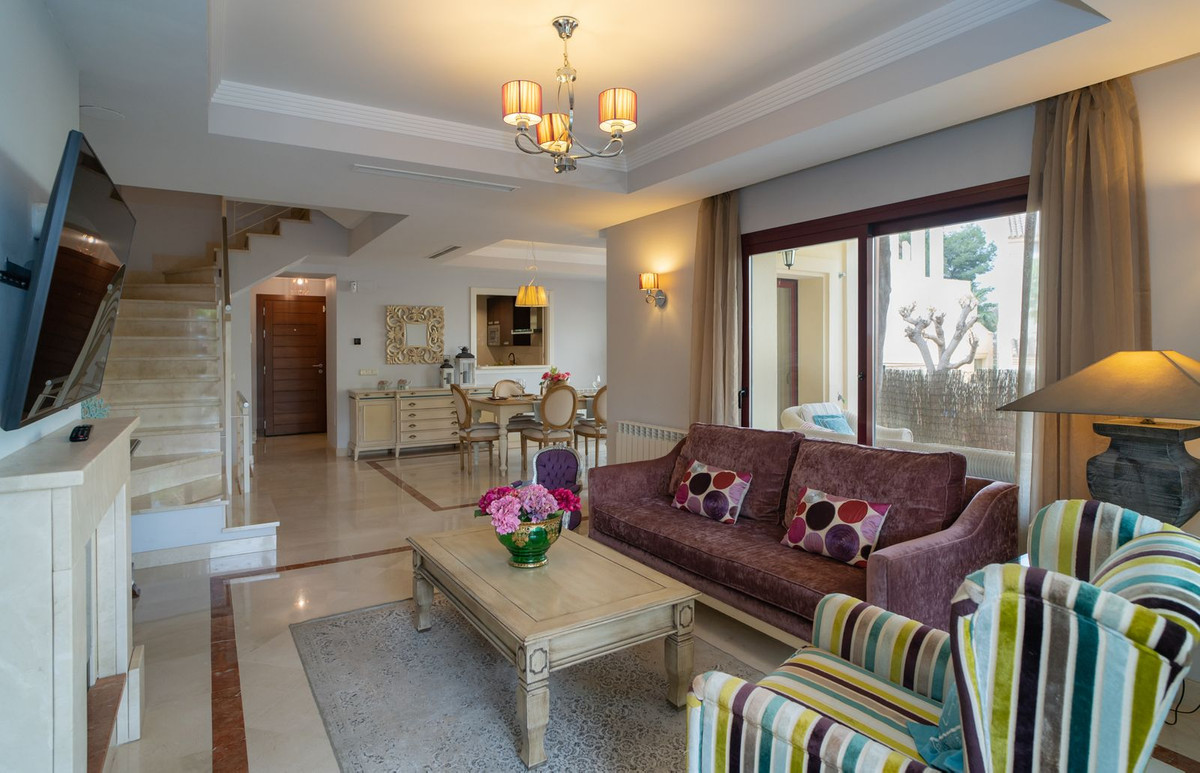 4 Bedroom Villa for Sale in Nueva Andalucía — 6