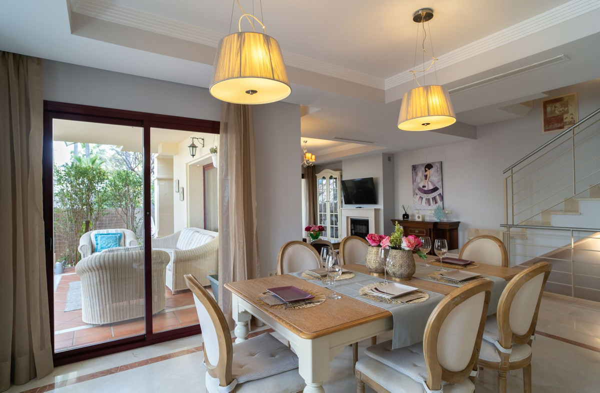4 Bedroom Villa for Sale in Nueva Andalucía — 8