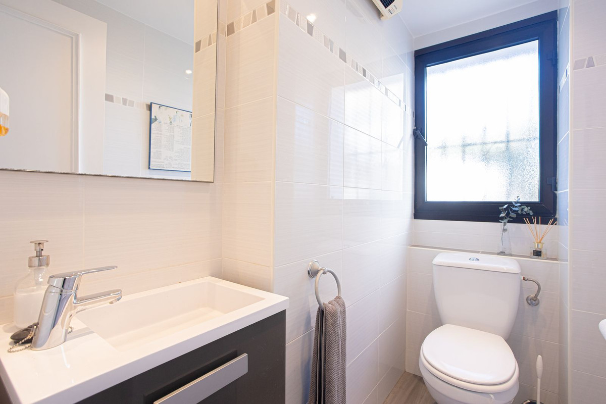 2 Bedroom Apartment for Sale in The Golden Mile — 7