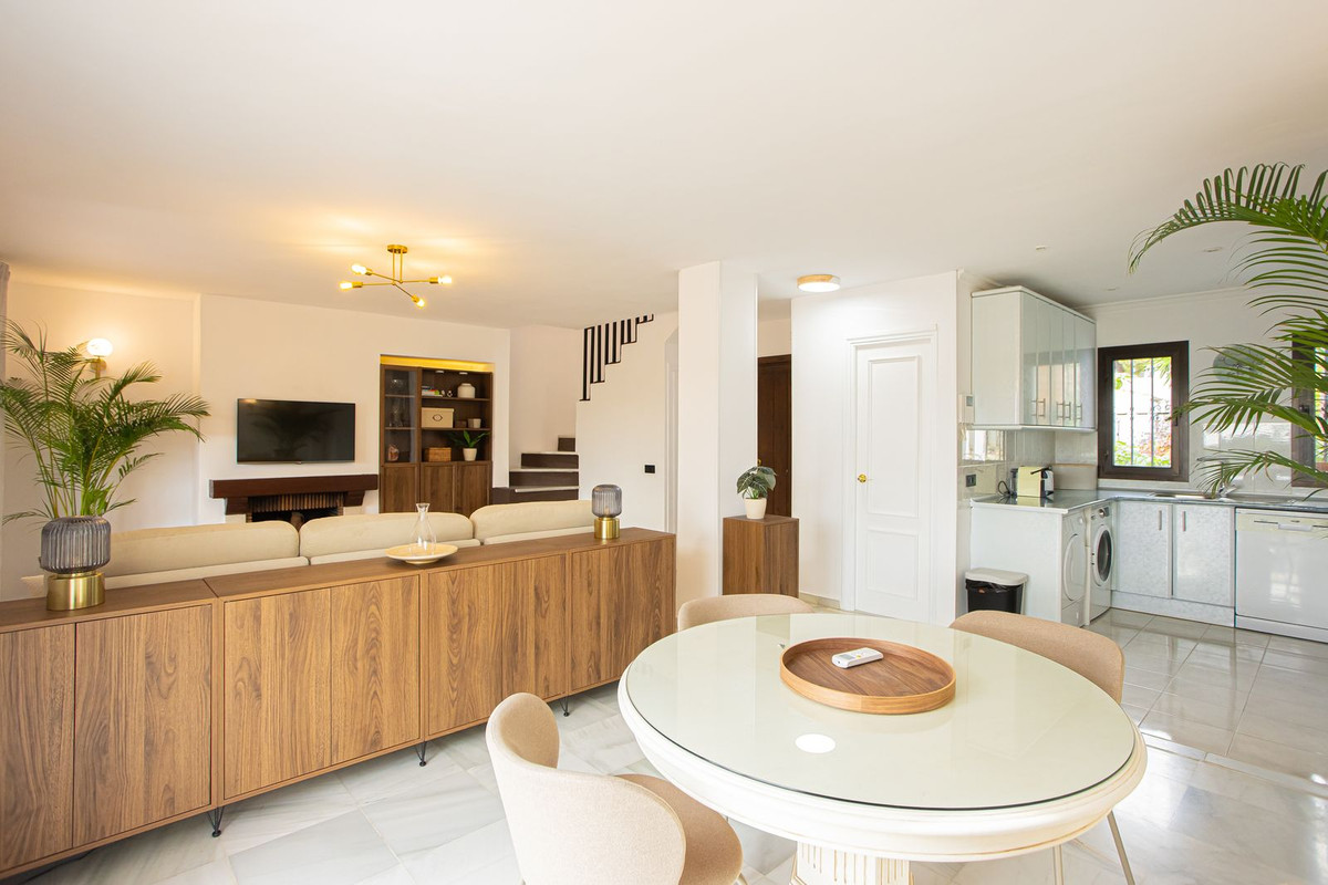 2 Bedroom Apartment for Sale in The Golden Mile — 8